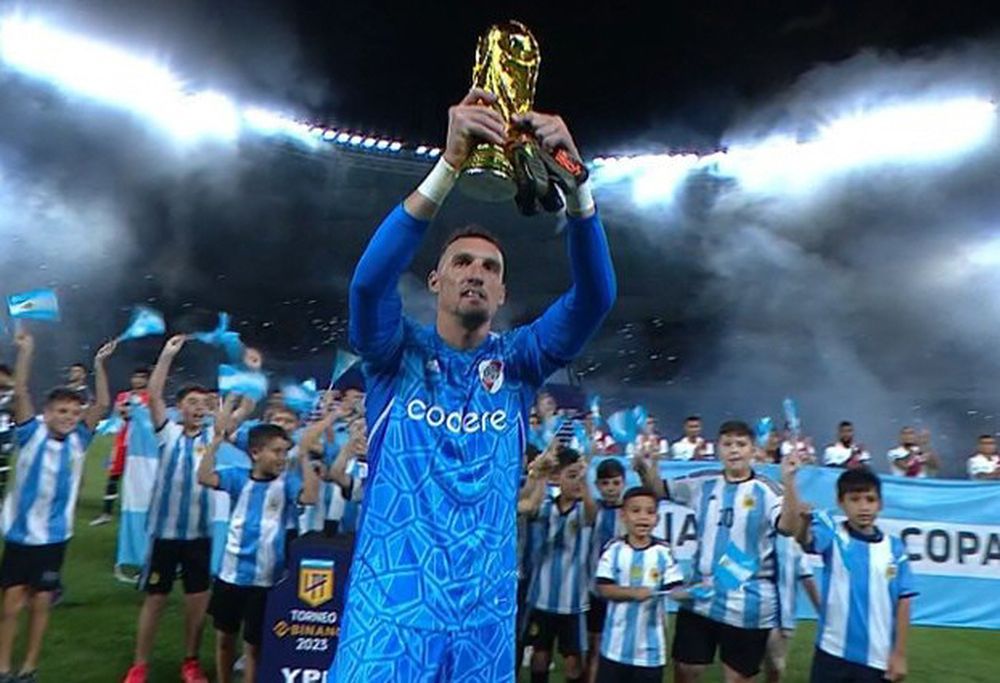 Armani y el deseo que Otamendi sea refuerzo