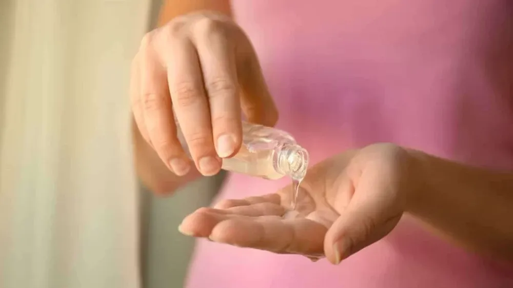 Manos resecas por los desinfectantes, 4 consejos para mantenerlas bien hidratadas