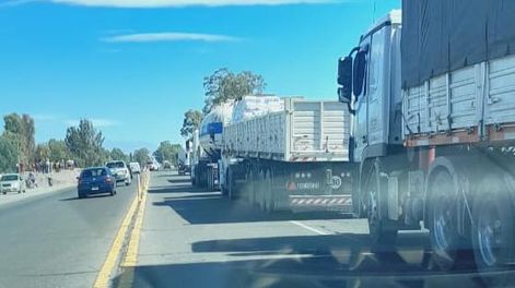 Venía de Mendoza con medicamentos, chocó contra un camión y sufrió varias fracturas