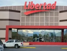 Hiper Libertad en San Juan: silencio empresarial, rumores de venta en jaque e incertidumbre en unos 100 empleados Hiper Libertad en San Juan: silencio empresarial, rumores de venta en jaque e incertidumbre en unos 100 empleados
