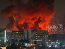 Teherán bajo ataque: columnas de humo se elevan sobre la capital iraní tras los bombardeos lanzados por Israel en una nueva escalada del conflicto en Medio Oriente. Teherán bajo ataque: columnas de humo se elevan sobre la capital iraní tras los bombardeos lanzados por Israel en una nueva escalada del conflicto en Medio Oriente.