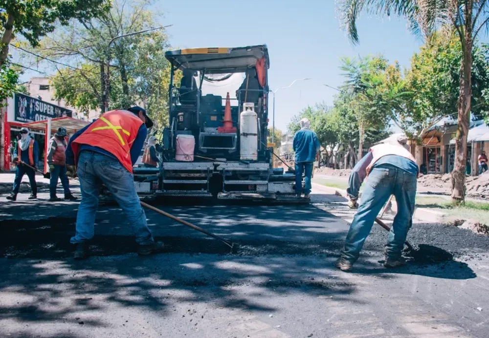 La pavimentación tras obras cloacales arrancó en Caucete, Sarmiento y Albardón