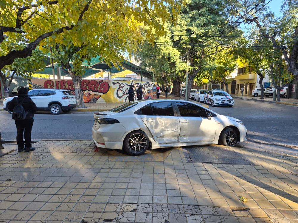 Choque en calles Laprida y Aberastain.