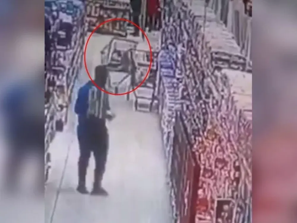 Filman “actividad paranormal” en un supermercado de Perú