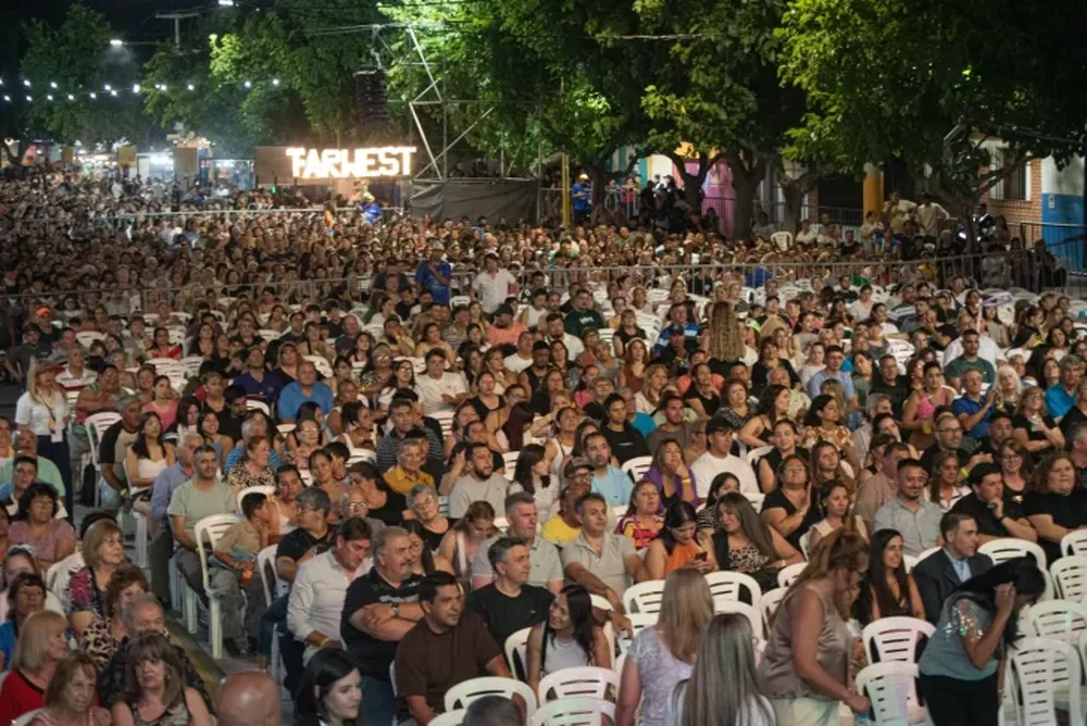 Todo el color de la primera noche de la Fiesta Nacional de Santa Lucía
