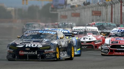 Mitad. Tobías Martínez, con el Camaro, hizo el tiempo 22 en la grilla de partida del Turismo Carretera en Rosario.