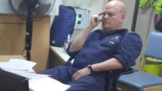 Marinero mata a 2 compañeros de buque