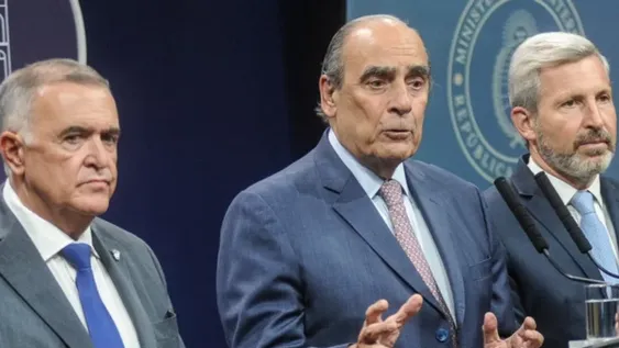 El Gobierno le entregó el borrador de la nueva Ley Ómnibus a los gobernadores y jefes de bloque