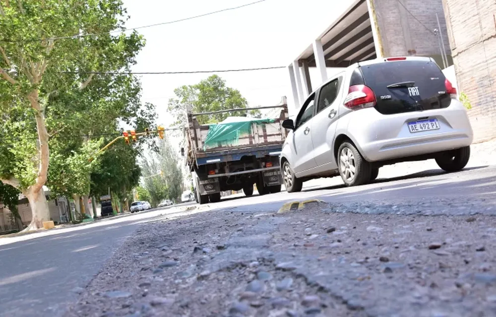 Buscan recursos para financiar el arreglo de la calle Sargento Cabral