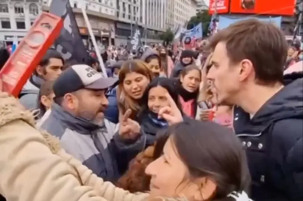 García Moritán fue a una marcha del Polo Obrero y lo echaron al grito de “¡fuera cheto!”