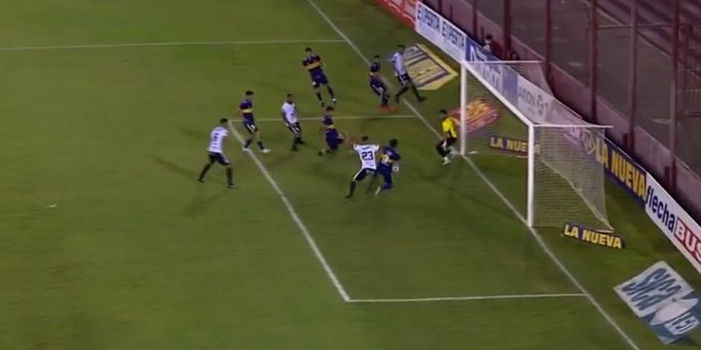 El divertido diálogo entre Emmanuel Mas y el delantero de Claypole que erró un gol en el final