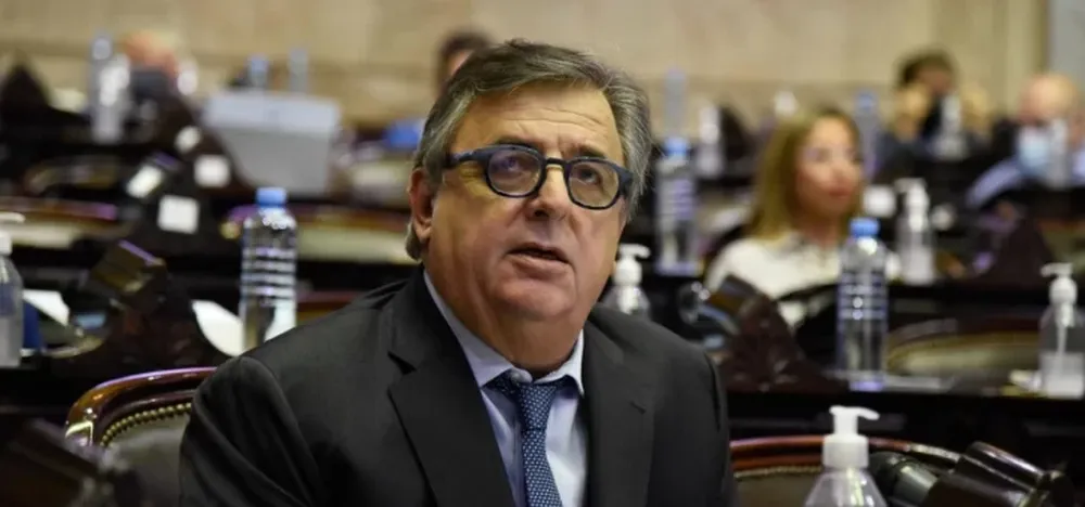 Internaron a Mario Negri por un problema cardíaco
