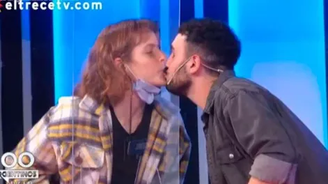 El imperdible momento de amor en el programa que conduce Darío Barassi