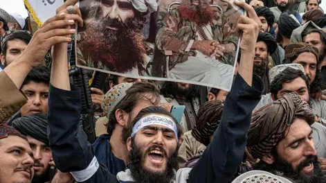 En medio de una crisis humanitaria, los talibanes conmemoran su primer año en el poder