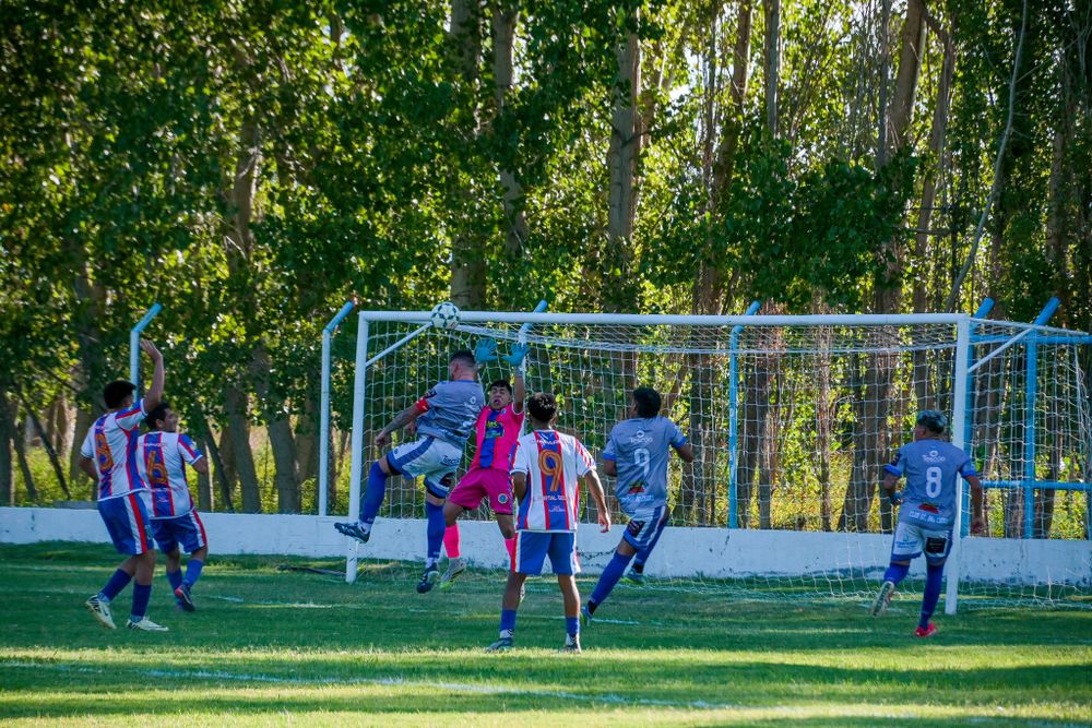 Adentro. Sportivo Del Carril se metió en los Cuartos de Final de la Copa de Campeones eliminando a Yrigoyen por penales.