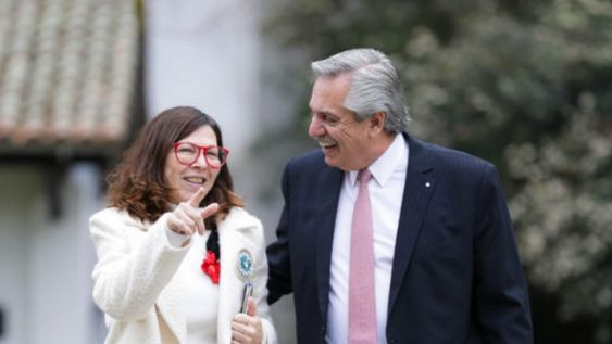 Alberto busca calmar las tormentas sumando a Batakis a un viaje clave