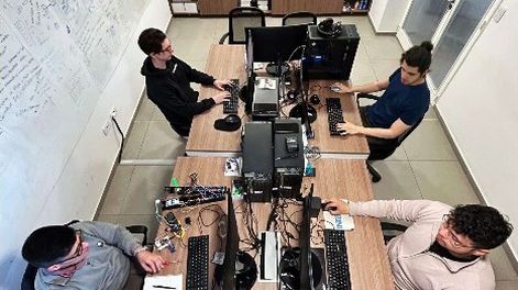 Muy útil. La empresa diseñó un dispositivo que ayuda a regular virtualmente el consumo eléctrico de cualquier planta industrial.