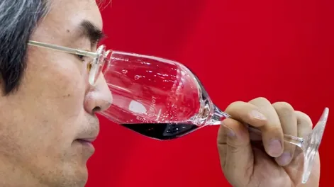 China importa menos vino y cae un 30%
