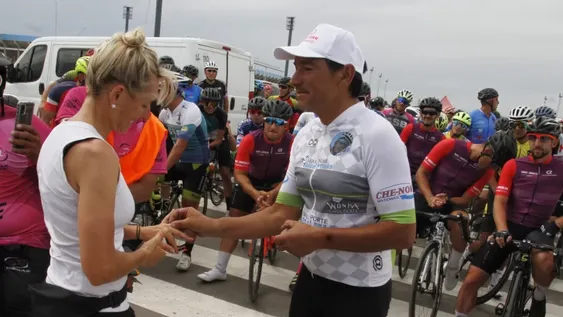 Promesa de amor eterno en la ruta