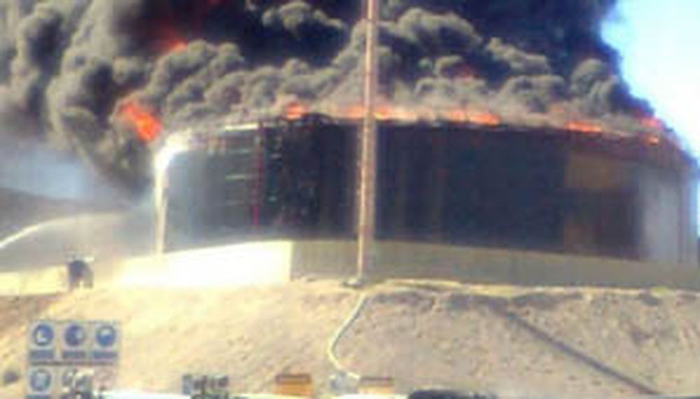 Deposito de YPF: el incendio afectó la totalidad de la planta