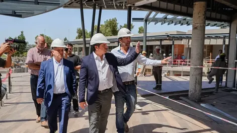 Avanza un nuevo centro comercial en San Juan: el gobernador visitó el proyecto y destacó la inversión privada