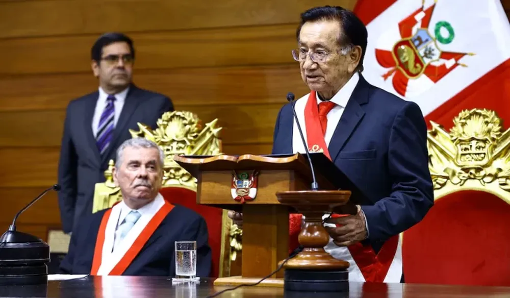 Transición en Perú: José María Balcázar es el nuevo presidente tras la destitución de José Jerí