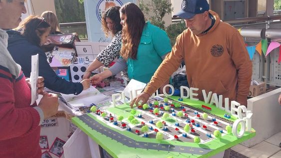 Alumnos de una escuela de Primaria para Adultos bautizaron las calles de Vallecito.
