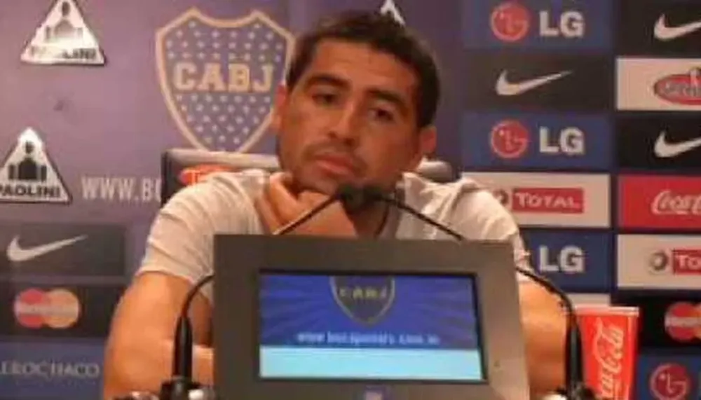 Riquelme firmó su contrato y esta tarde entrenará con el plantel