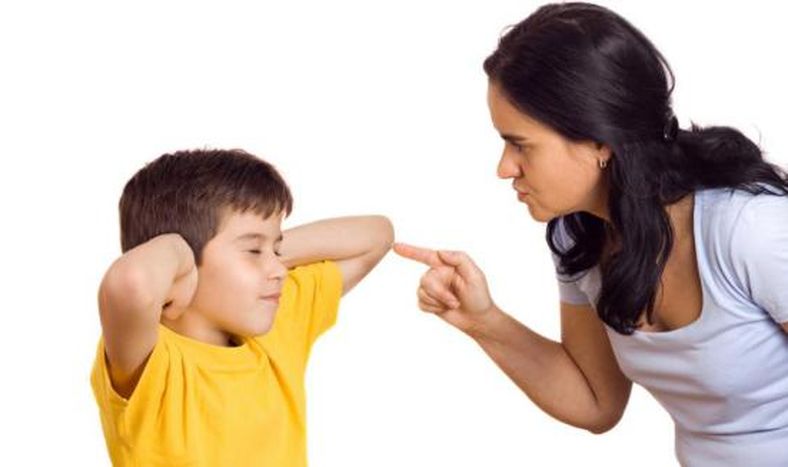 Un estudio revela por qué no hay que darle un chirlo a los niños