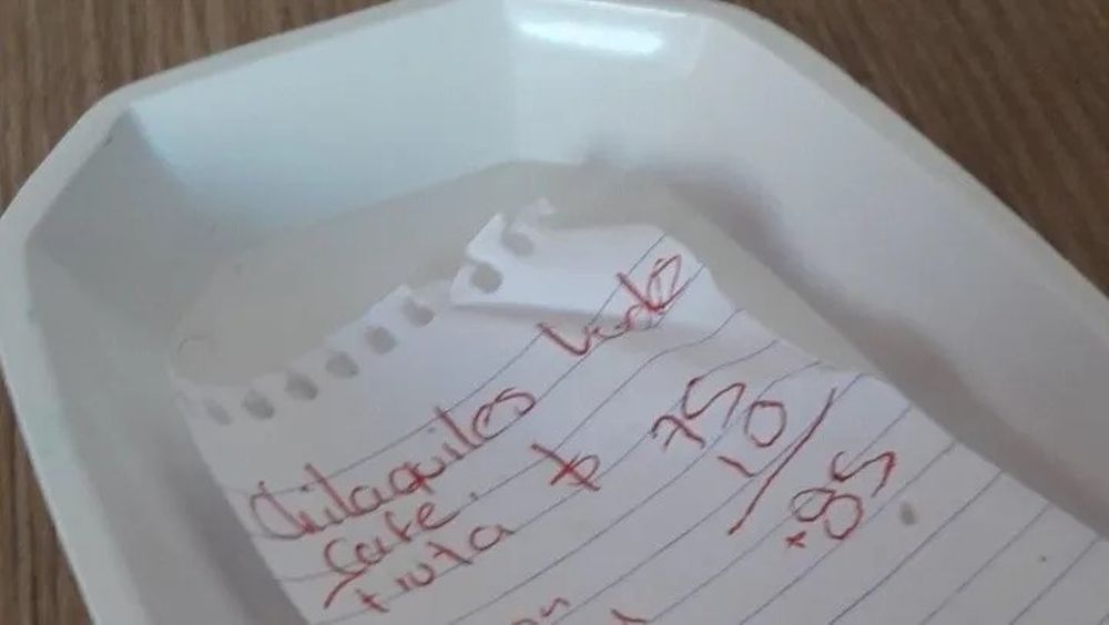 Comió en restaurante, pidió la cuenta y se horrorizó con un recargo