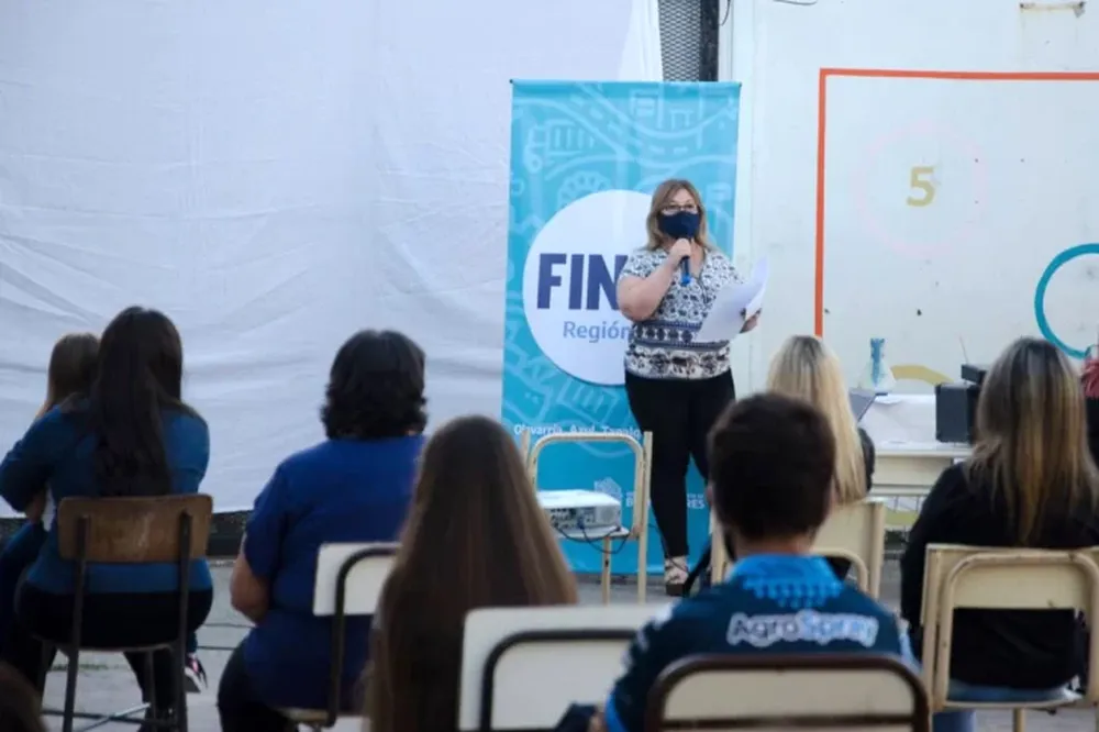 FinEs: reanudan actividad educativa 16 grupos que egresan este año