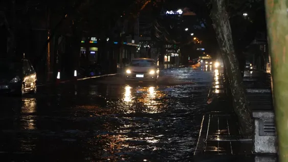 En sólo minutos, colapsaron las calles del microcentro