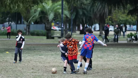 Niños y adolescentes, ¿por qué sería necesario vacunarlos contra el covid?