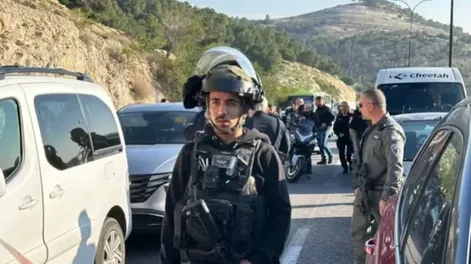 Grupo armado abrió fuego contra civiles en medio de un embotellamiento cerca de la frontera de Israel: tres muertos y ocho heridos