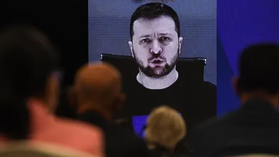 Zelenski alerta que la crisis alimentaria por la guerra “conducirá a un caos político” mundial