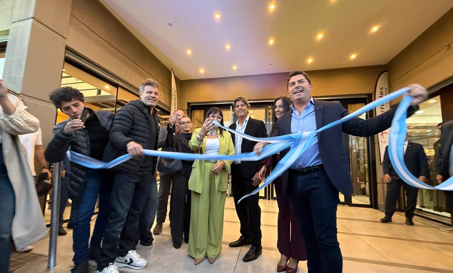 Marcelo Orrego participó de la inauguración del nuevo Centro Comercial Las Lajas en Chimbas.