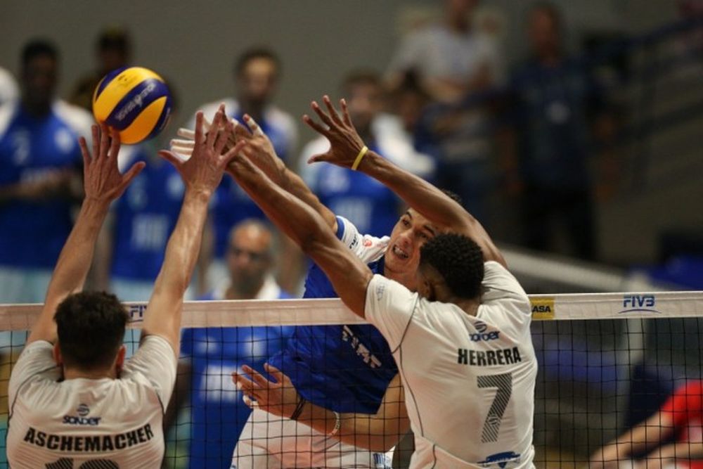 Mal debut para Obras: no pudo contra Minas y cayó 3 a 1 en Brasil