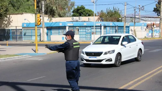 San Juan: sólo podrán circular trabajadores de servicios esenciales y con permiso