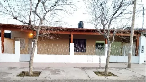 Diario de Cuyo | UNA DE LAS VIVIENDAS del Capitán Lazo, barrio que supo forjar su personalidad transmitida por sus propios habitantes.