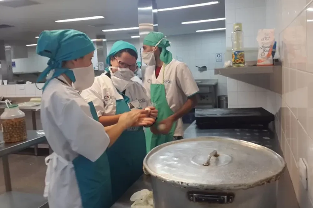 Hoy se sabrá si le compiten a la firma que lleva unos 15 años con la comida del Rawson