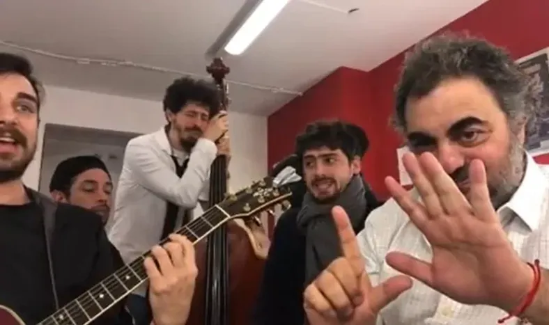 La desopilante canción contra el VAR cantada por argentinos y uruguayos