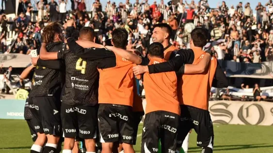 Gimnasia frenó al puntero