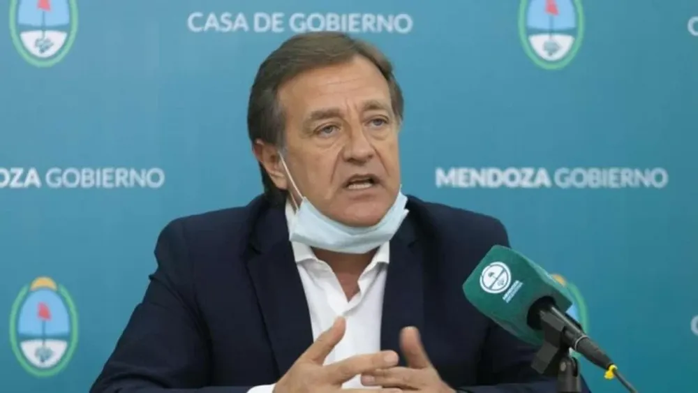 El gobernador mendocino se vacunó contra la Covid y dijo que es la “esperanza de todos”