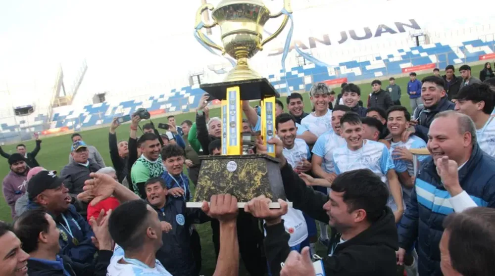 HISTÓRICO. Albardón-Angaco se quedó con la Fase Provincial de la Copa País y hoy irá por la Fase Regional.