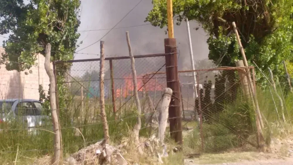 [VIDEO] Así se incendiaba la maderera de Pocito