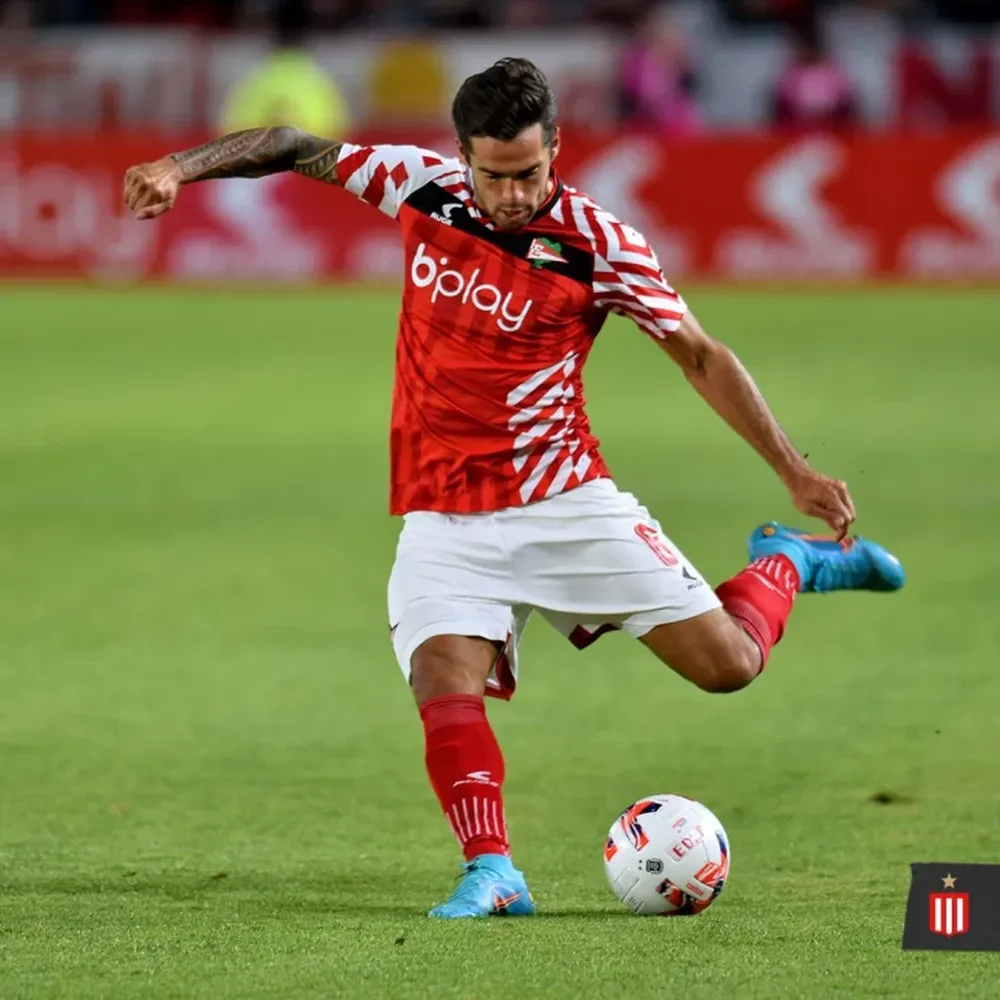 Con Emmanuel Mas como titular, Estudiantes ganó y aseguró el primer puesto