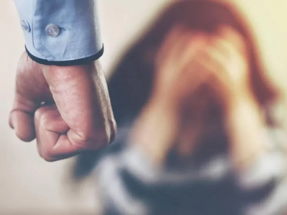 Su marido la golpeaba, logró separarse y ahora la hostiga pero dice que Cavig ignora las amenazas : “Esperan que me mate”