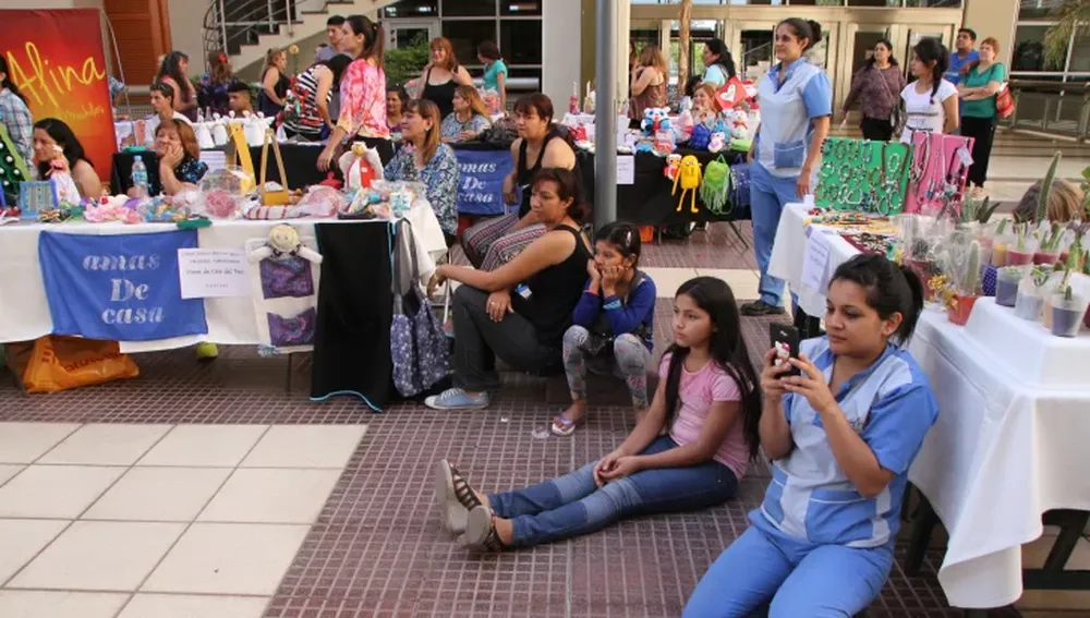 Llaman a emprendedores para una feria de regalos en redes sociales