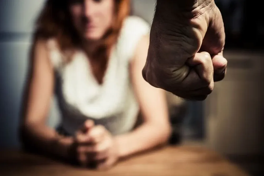 Violó una perimetral y su ex lo denunció de haberla golpeado