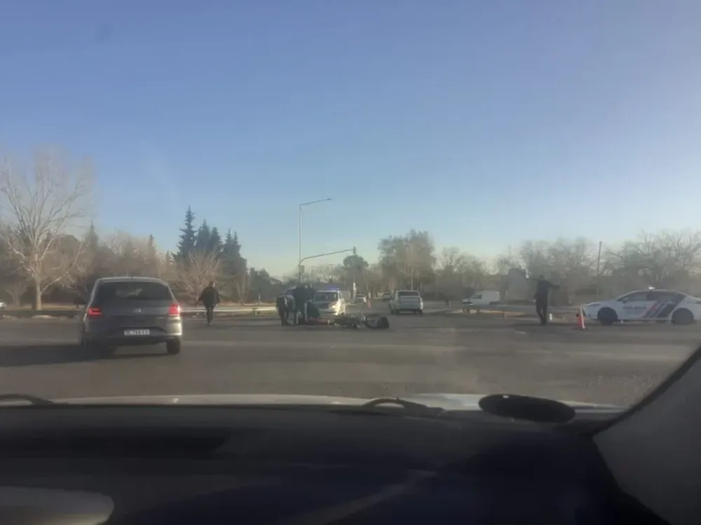 Accidente en Ruta 20 y Gorriti, con un motociclista herido
